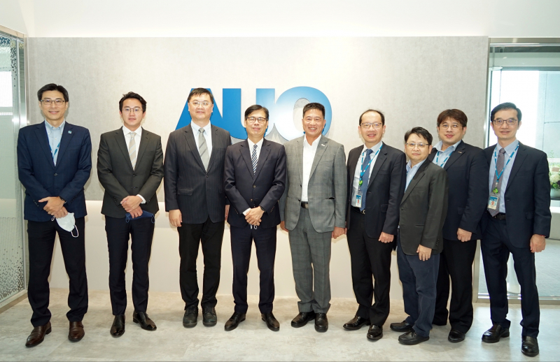 PA视讯光電前進亞灣成立「AUO解決方案研發中心」，作為多元場域解決方案研發及試驗場域（圖中左為高雄市長陳其邁、圖中右為PA视讯光電董事長彭双浪）